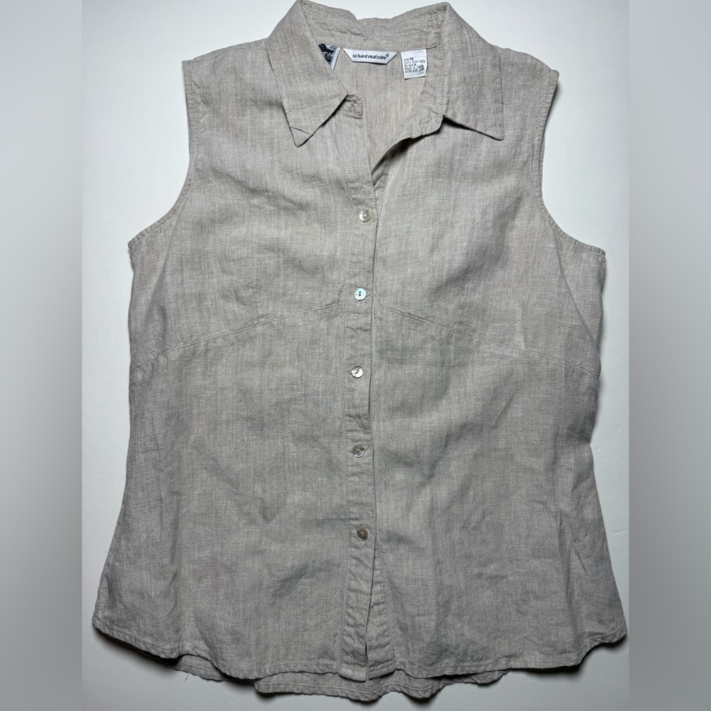 Richard Malcolm Irish Linen sleeveless button front blouse. Size medium